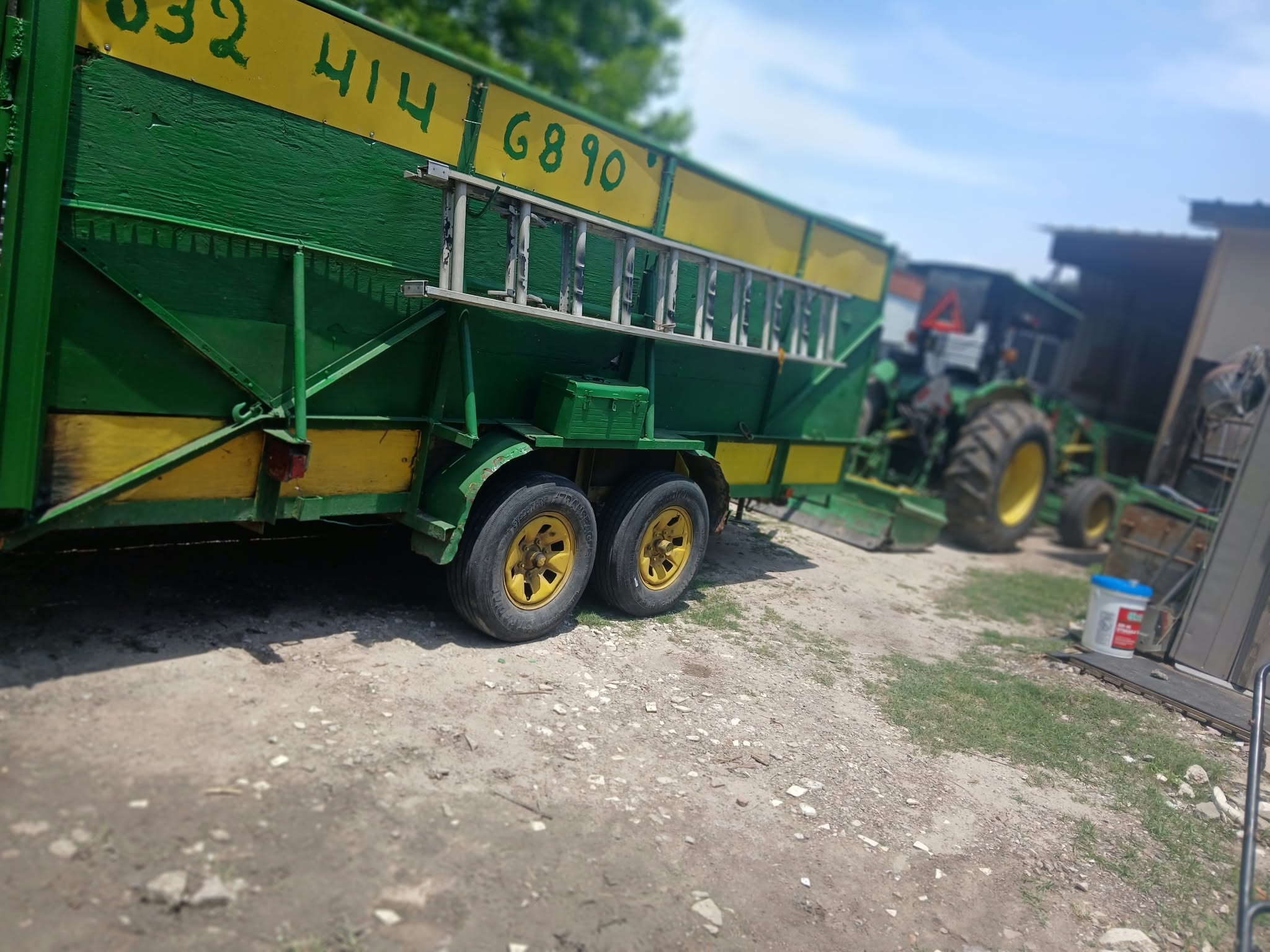 Equipo de Pepe’s Tree and Trimming Services trabajando en Houston, TX